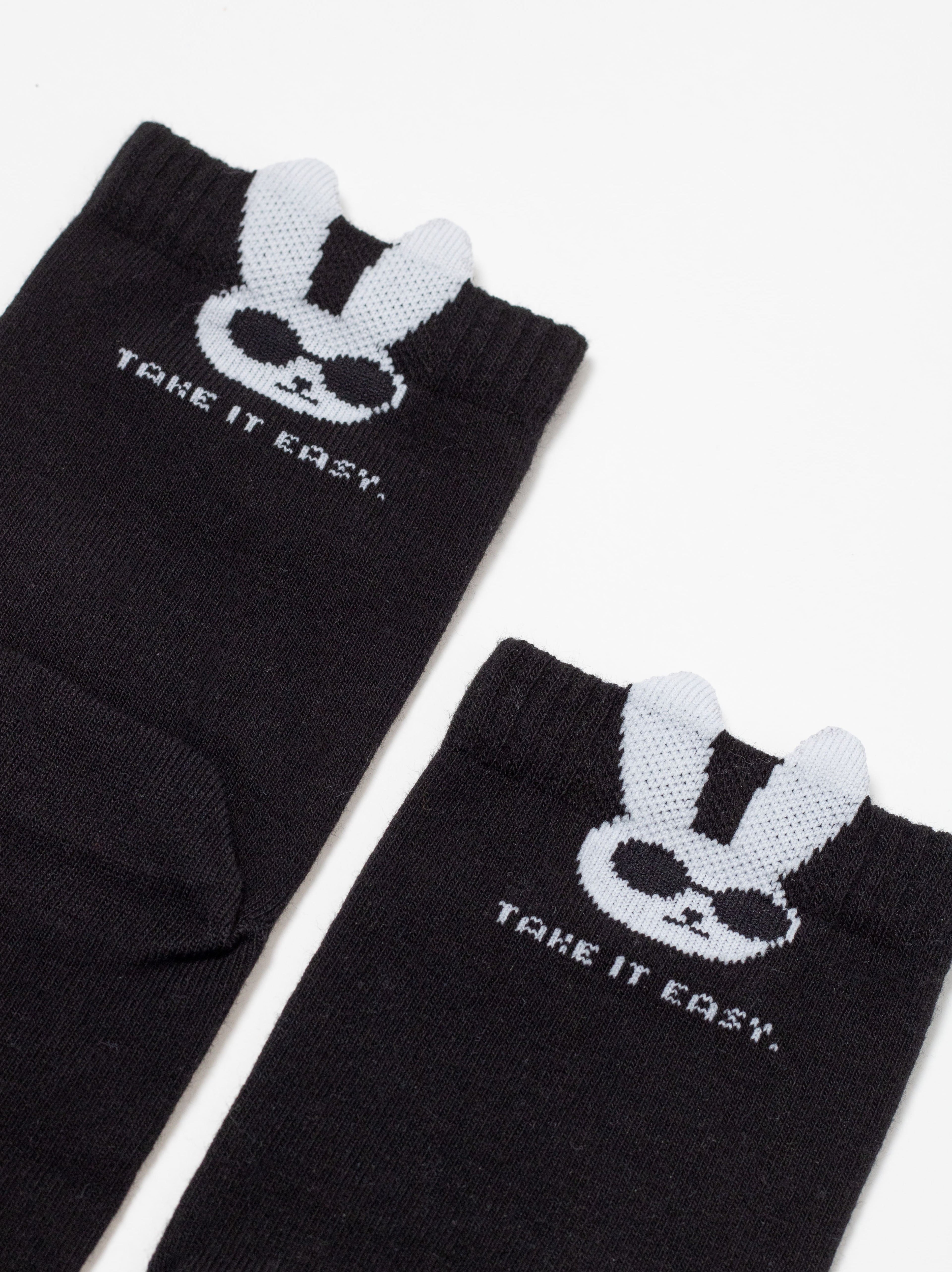 Bunte Damensocken mit süßem Hasenmotiv in Schwarz, aus hochwertigen Materialien gefertigt. Perfekt als Geschenk oder um Ihre Garderobe aufzupeppen