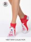 Preview: Conte Elegant Happy New Year Kollektion rote Damen Socken mit kuscheligem Eisbär